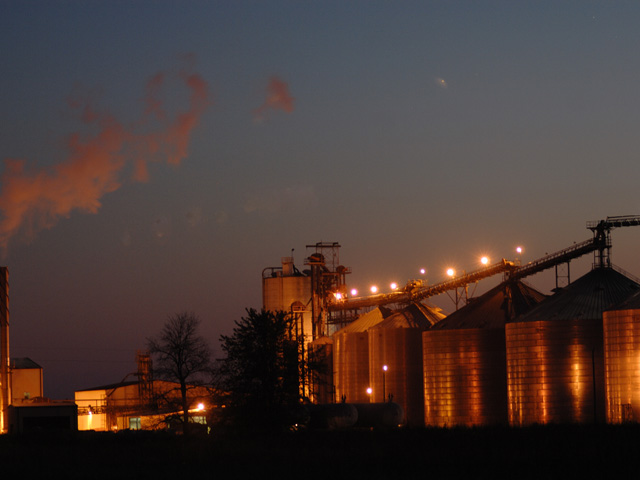 Corn-based ethanol would see its mandated volume in the Renewable Fuel Standard cut from about 14.4 billion gallons in 2013 to about 13 billion gallons in 2014 under a proposal EPA released Friday. (DTN/The Progressive Farmer file photo by Jim Patrico)